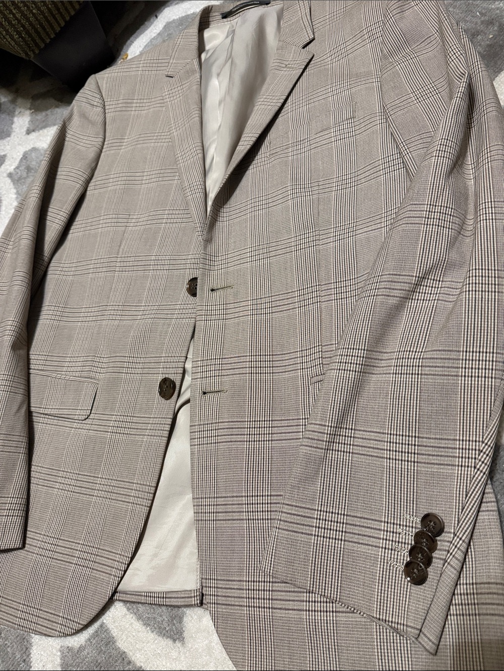 Men’s 40R tan plaid blazer